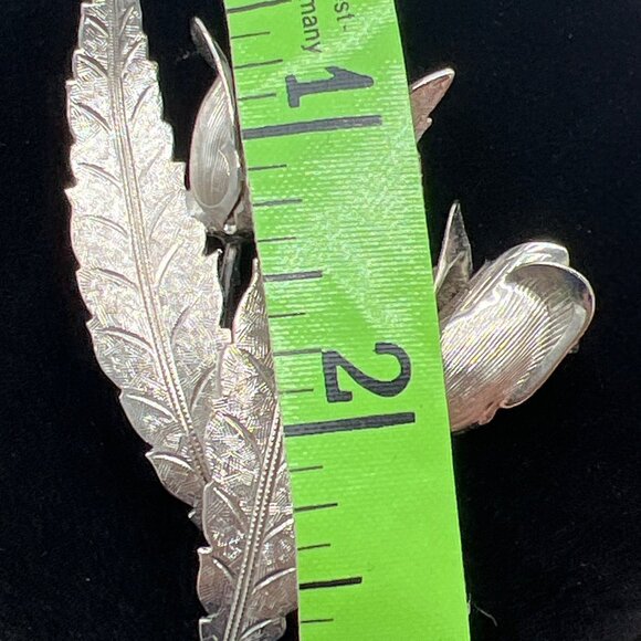 Silver Rosebud Brooch Pin With Textured Leaf Design - Picture 8 of 8